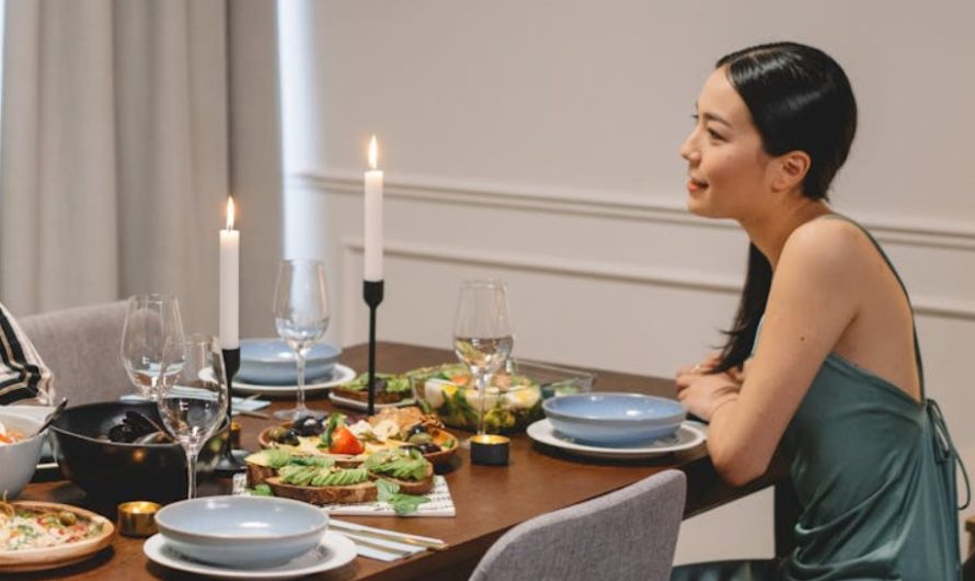 9 Spiritual Meanings of Dreaming of Dinner with Celebrities