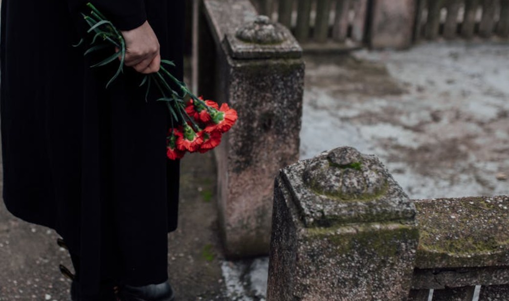 9 Spiritual Meanings of Dreaming About the Death of a Family Member