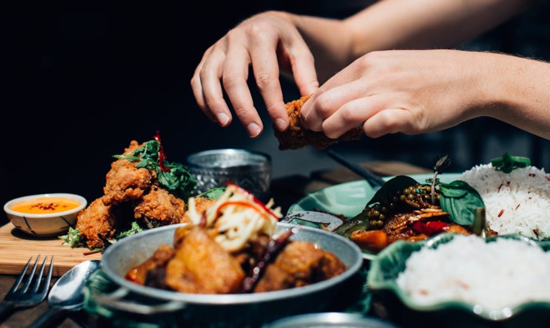 9 Spiritual Meanings of Dreaming About Eating with Family