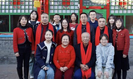 9 Spiritual Meanings of Dreaming About Taking a Family Photo
