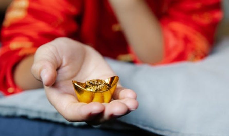 8 Spiritual Meanings of Dreaming of Picking Up Gold