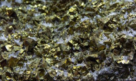9 Spiritual Meanings of Dreaming of Digging for Gold