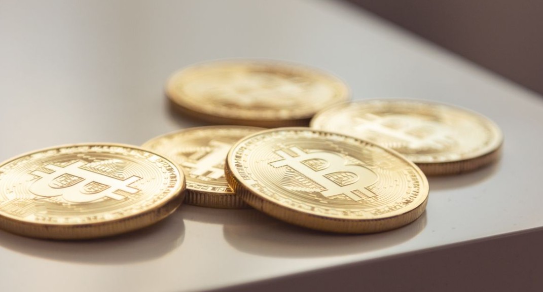 9 Spiritual Meanings of Dreaming of Stealing Gold