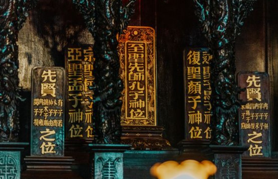 9 Spiritual Meanings of Dreaming About Ancestors