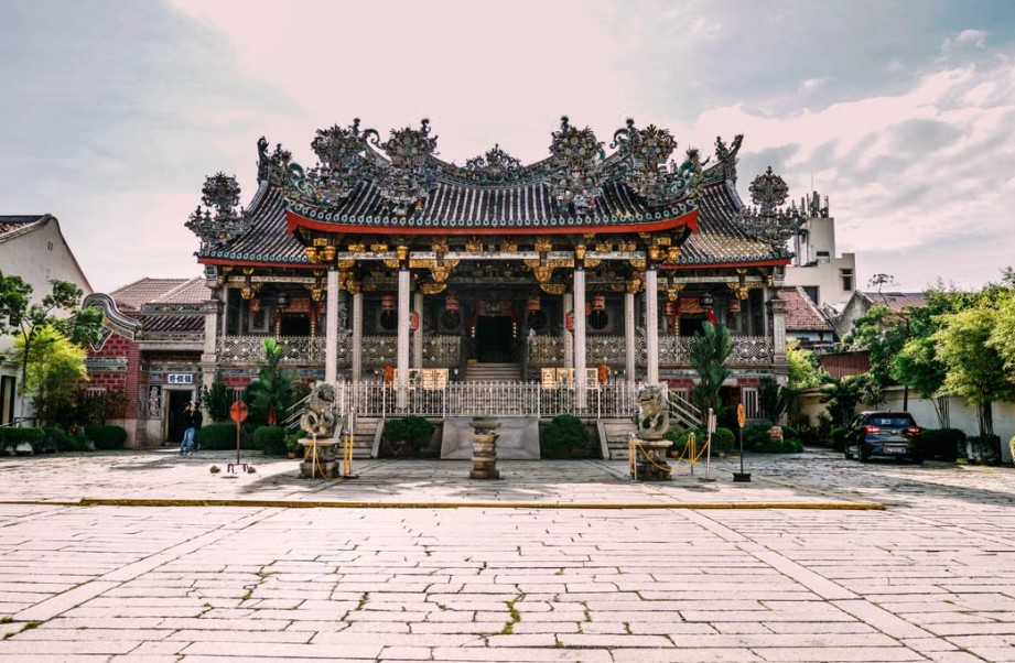 9 Spiritual Meanings of Dreaming About Ancestors Entering the House