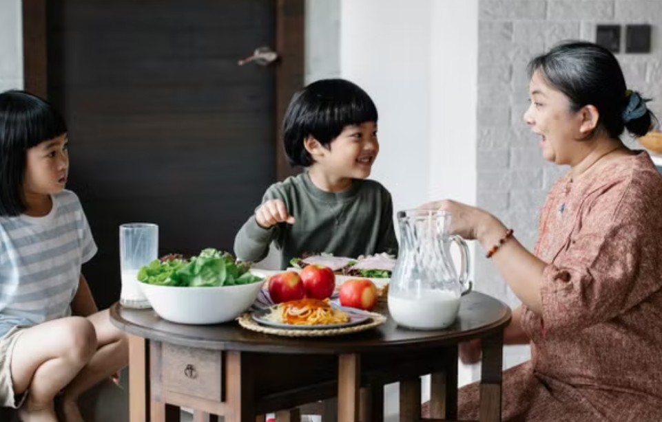 9 Spiritual Meanings of Dreaming About Having Dinner with Ancestors